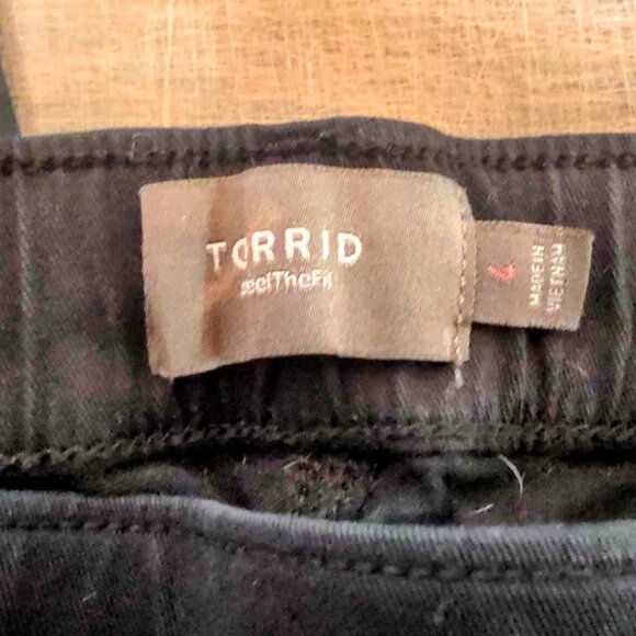 Torrid Weekend Mid-Rise Wide Leg Pants – Black – Size 4R – Great Used Condition - Picture 2 of 3